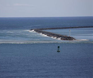 Foto: Archivo. Vista del oleaje que golpeó la costa de Hawai el 27 de febrero de 2010. Foto EFE / Bruce Omori.