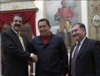 Hugo Chávez sostuvo este viernes una reunión con el presidente constitucional de la República de Honduras, Manuel Zelaya, en el Palacio de Miraflores, en Caracas.