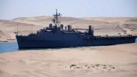 Dos buques de guerra estadounidenses con casi 3 mil marines se posicionaban frente a ese país norafricano