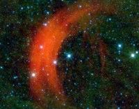 Estela de Choque. El impacto del viento estelar con el material interestelar colapsa al polvo y gas (Foto: Especial NASA/JPL-Caltech )