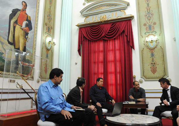 Hugo Chávez, Nicolás Maduro, Andrés Izarra y Sean Penn