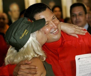 Hugo Chávez y Lina Ron
