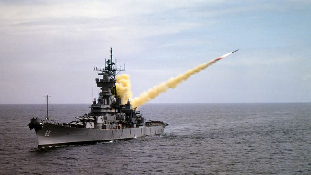 Los primeros proyectiles contra Libia fueron norteamericanos, en la foto lanzamiento de  un misil Tomahawk.