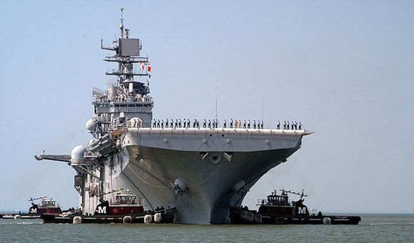 El USS Bataan relevará al buque de asalto USS Kearsarge y al buque de transporte USS Ponce, que llevan varias semanas en el Mediterráneo