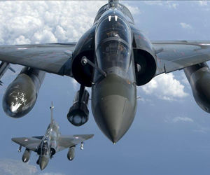 Aviones de la OTAN bombardean ciudades libias. Foto EFE