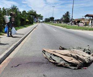Cadáveres arrojados en una calle de Abiyán. las fuerzas pro-Ouattara protagonizaron "ejecuciones sumarias" y "violaciones" contra personas vinculadas con Gbagbo. Foto: Getty Images