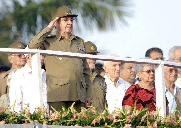 Desfile Militar y la Marcha Popular, en la Plaza de la Revolución de Cuba. Foto Roberto Suárez