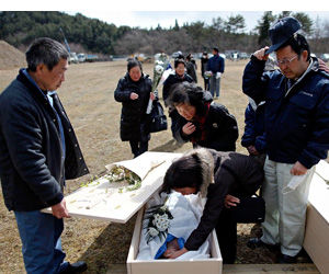 Las víctimas mortales son de 11 mil 578 y los desaparecidos suman 16 mil 451. Foto Reuters