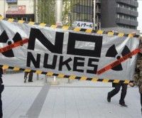 Miles personas protestan Tokio por centrales nucleares. Foto EFE