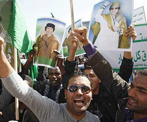 Simpatizantes de Gaddafi en la Plaza Verde de Trípoli