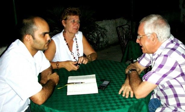 Carlos Alberto Pérez y Rosa Rodríguez entrevistando a Chijona