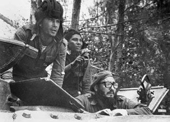 Fidel Castro, entonces Primer ministro dirigiendo las operaciones militares que derrotaron a los mercecenarios.