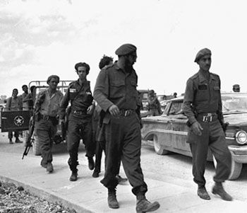Fidel Castro a su llegada al teatro de operaciones para organizar y dirigir las operaciones de la defensa del territorio cubano