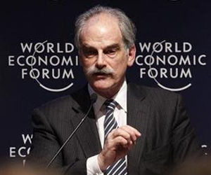 Imagen de archivo del primer vicedirector gerente del FMI, John Lipsky, durante un encuentro del Foro Económico Mundial en Davos. ene 27 2011. Foto Reuters