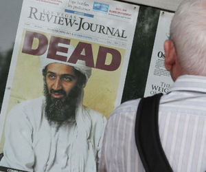 Periódico anuncia la Osama Ben Laden. Foto Mark Wilson/ AFP