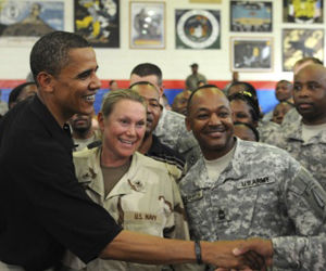 Barack Obama con militares