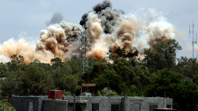 Bombardeos a Libia, el día de hoy ha sido de los más crueles desde que la OTAN comenzó su feroz guerra contra este país. 