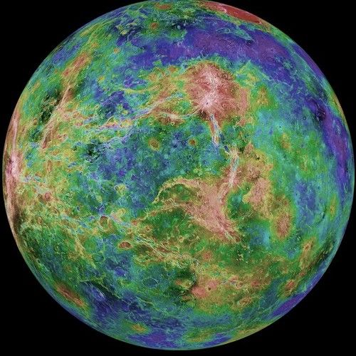 Retrato del vecino planeta Venus creado a partir de varias imágenes de radar obtenidas a lo largo de los años por la NASA. Aunque ha recibido el apodo de "hermano gemelo de la Tierra", muestra importantes diferencias, como sus temperaturas superficiales de 400˚C (750˚F) o la composición de las nubes de su atmósfera, formadas por ácido sulfúrico. Foto: NASA/JPL-Caltech