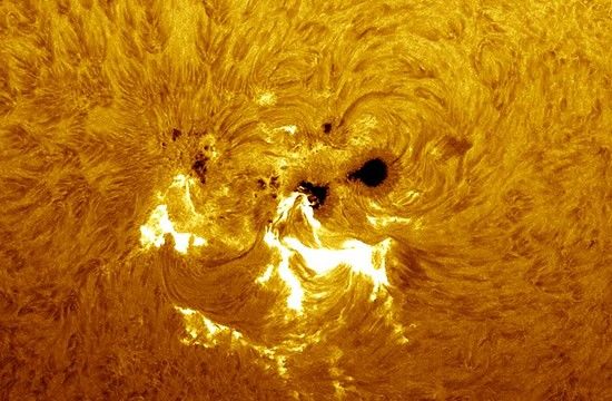 Primer plano de una erupción solar retratada por el Solar Heliospheric Observatory (SOHO). Foto: Jack Newton