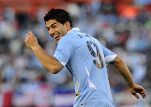 Luis Suárez, delantero uruguayo celebra el primer gol al minuto 11 del encuentro
