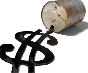 Bajan precios de petróleo