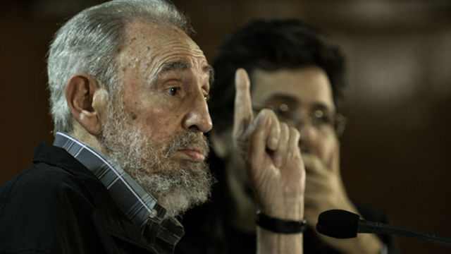 Miguel Barnet comentó que Fidel Castro, "un ser humano de la contemporaneidad", ha demostrado que la historia cubana tiene un gran sentido de continuidad, y en él convergen la acción y la intelectualidad. Foto: Roberto Chile