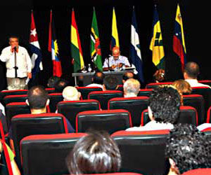 Presentan en Cuba libro de presidente ecuatoriano