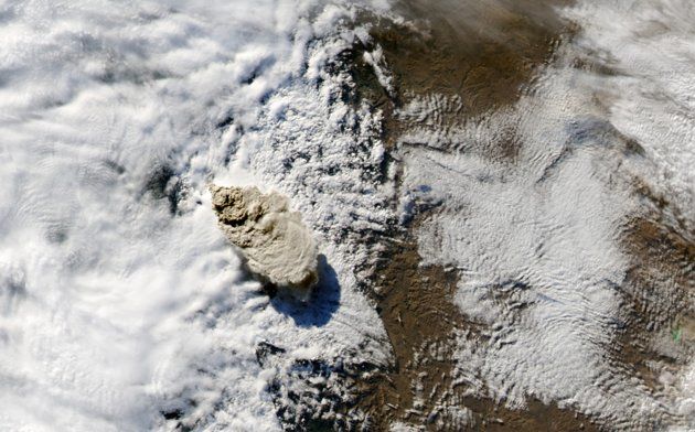 Otra imagen del volcán Cordón Caulle, un mes antes, visto desde más cerca. Foto: AP Photo/NASA