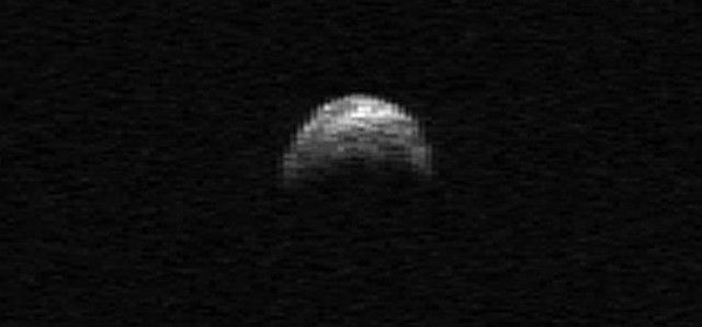 Imagen del asteroide 2005 YU55, tomada desde el observatorio de Arecibo en abril