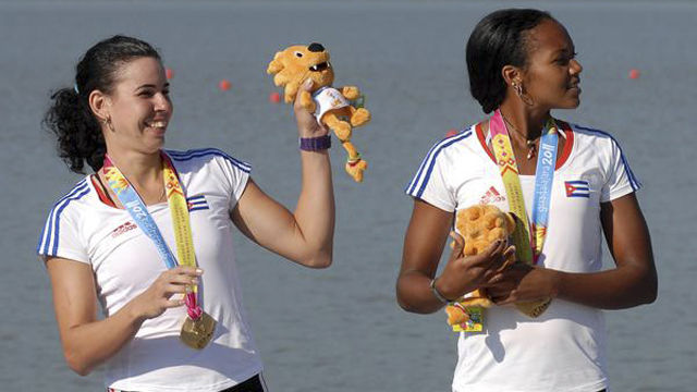 El Remo aportó el primer oro de Cuba, ganado por Yariulvis Cobas y Aimée Hernández en la modalidad de dos pares de remos cortos. Foto: Ismael Francisco