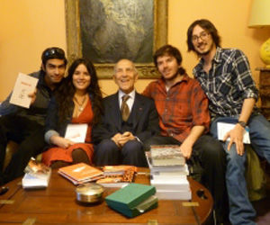 Estudiantes chilenos junto a Stéphane Hessel