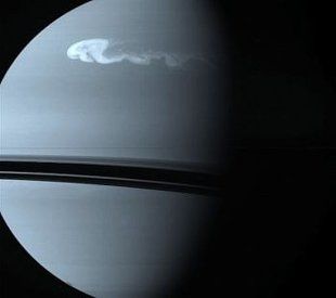 Tormenta Dragón en Saturno. Foto: NASA