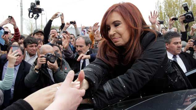 Cristina Fernández saludando al pueblo argentino