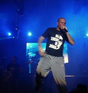 "Residente" Calle 13 dedica "La Bala" a Monseñor Romero y Facundo Cabral. Foto: Carmen Rodríguez, Diario La Página