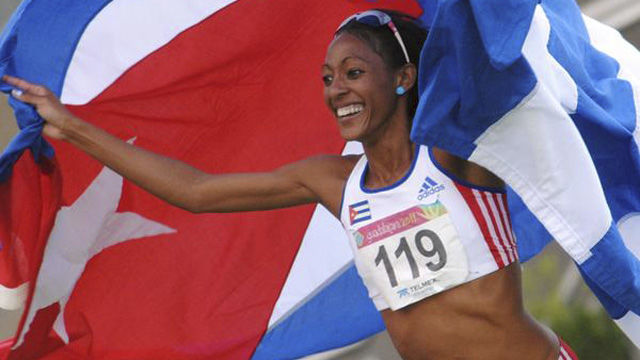 La cubana Adriana Muñoz, doble campeona panamericana al ganar los 800 y 1500  metros femeninos de atletismo, de los XVI Juegos Panamericanos. AIN FOTO/Ricardo LÓPEZ HEVIA/Periódico Granma