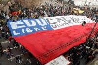 Marcha de estudiantes chilenos por reformas en la educación. Foto: Telesur