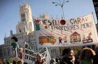 Protesta de profesores y alumnos en España. Foto: REUTERS/Susana Vera