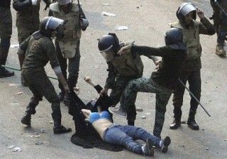 El ejército egipcio en plena represión