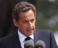 Presidente de Francia anuncia paquete de medidas para combatir crisis