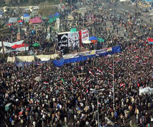 Miles de egipcios celebran en la plaza Tahrir el primer aniversario de la revolución