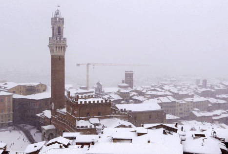En Italia el frío y la nieve ya causaron las primeras víctimas mortales. Según los meteorólogos, las bajas temperaturas se mantendrán en la Península Apenina hasta el 10 de febrero. Foto: AFP