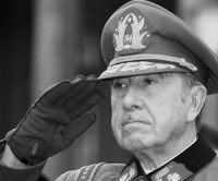 Juez chileno ordena levantar embargo de cuenta bancaria de Pinochet