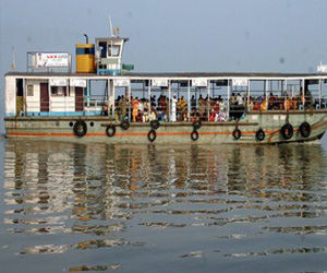 Embarcación en India se hundió con 350 personas a bordo