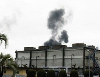 Explosión en planta química japonesa. Foto: AFP