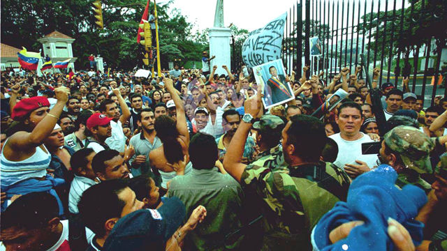Fundamental el rol del pueblo venezolano, que salió a las calles a exigir el retorno del líder revolucionario y el restablecimiento de la democracia y sus instituciones. Foto: AVN