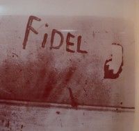 El miliciano Eduardo García Delgado victima del criminal bombardeo escribió con su sagre el nombre de Fidel