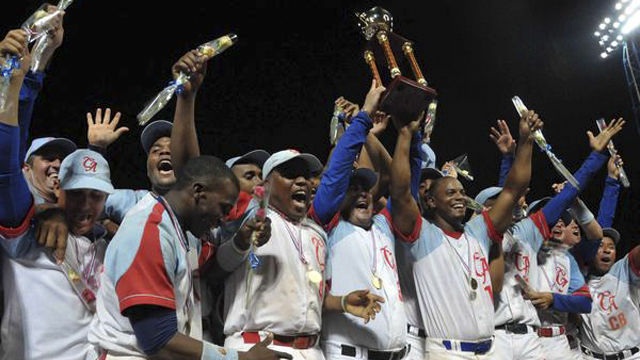 Ciego de Ávila venció a Industriales y se convirtió, por primera vez en la historia, en Campeón de la Serie Nacional de Béisbol. Foto: Ismael Francisco/Cubadebate