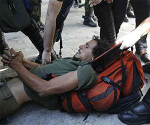 Detenidos 16 indignados en Atenas, entre ellos cuatro españoles