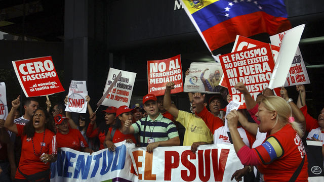 Marcha convocada por periodistas nacionales para denunciar ante el Ministerio Publico las agresiones a las que son sometidos por simpatizantes de la oposición, Caracas, Venezuela, el 14 de mayo de 2012.