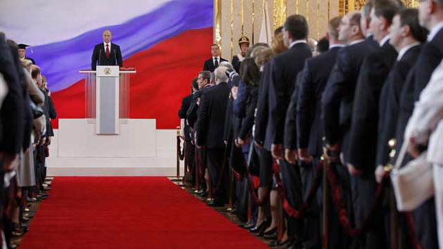 Vladimir Putin asumió por tercera vez la presidencia de Rusia ante unos tres mil invitados en una solemne ceremonia en el Gran Palacio del Kremlin.